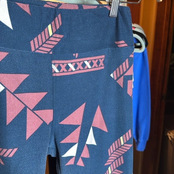 NWOT LuLaRoe Geometric Symbols Leggings Navy Blue Maroon Size OS (2-10) - Picture 2 of 5